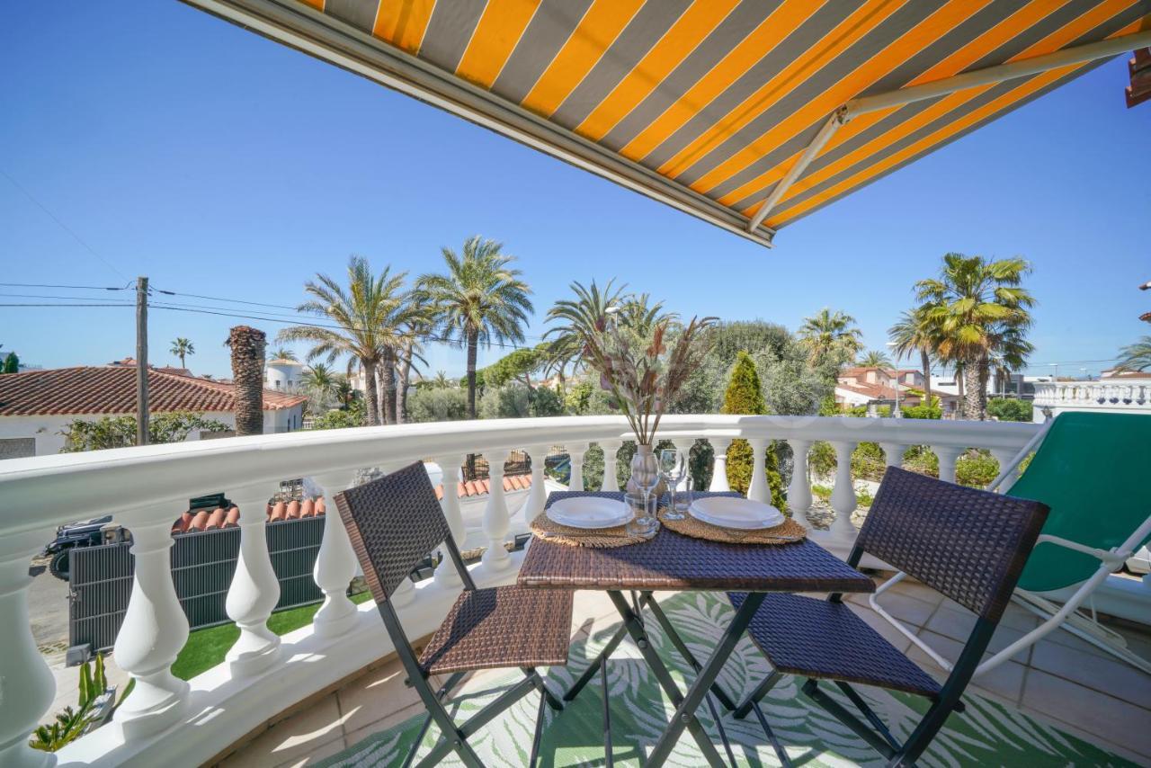 Villa Et Studio Avec Piscine - Wehostyou Empuriabrava Exterior photo